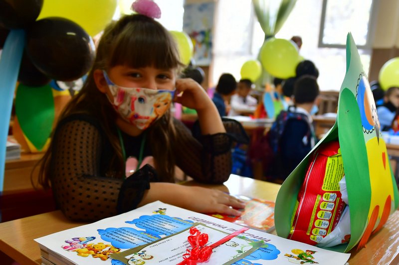 Министерството на образованието започва преглед на учебното съдържание по общообразователните